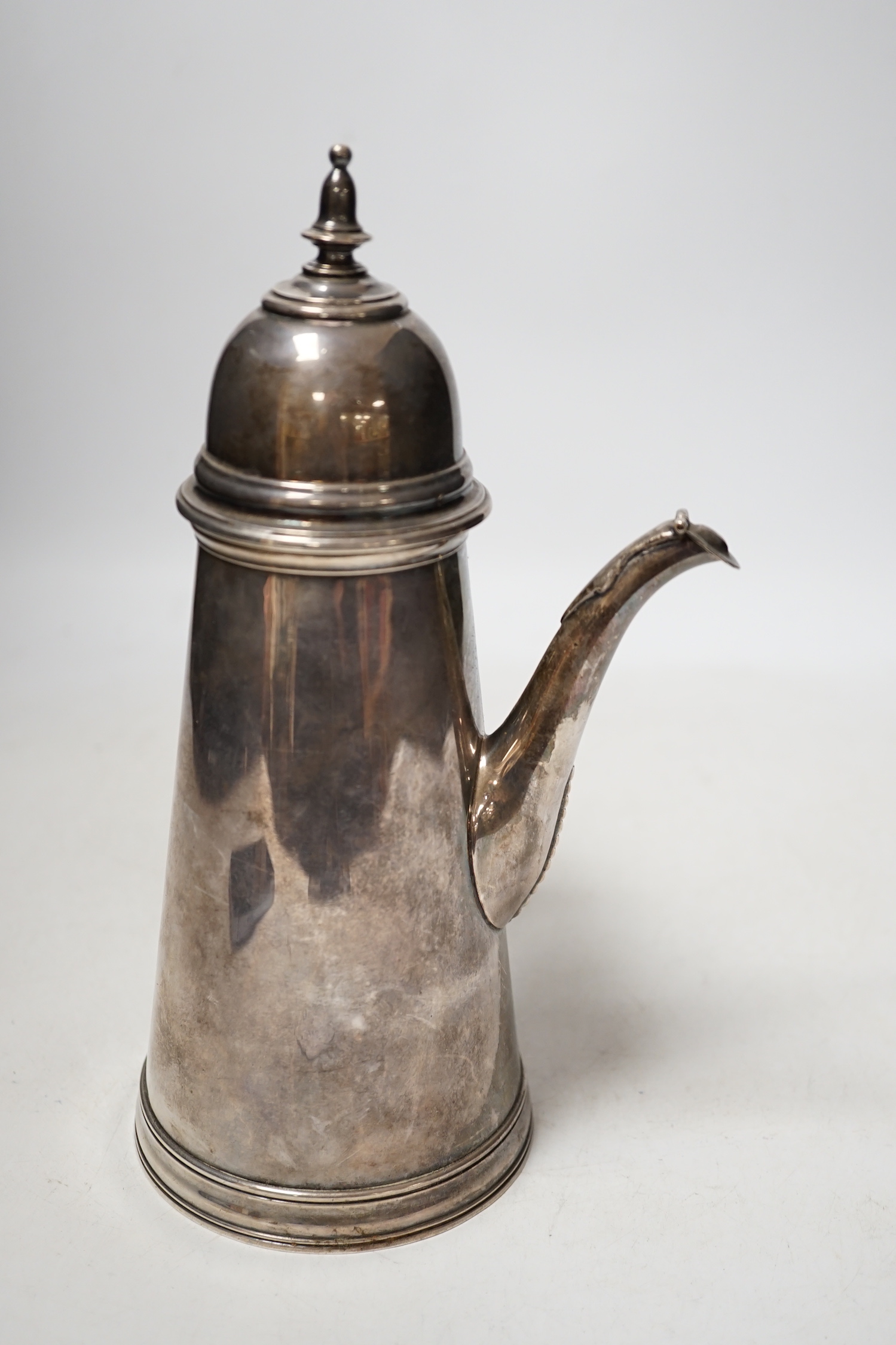 An Edwardian Queen Anne style Brittania standard silver cafe au lait pot by Charles Stuart Harris, London, 1903, height 23.5cm, gross weight 18.9oz.
